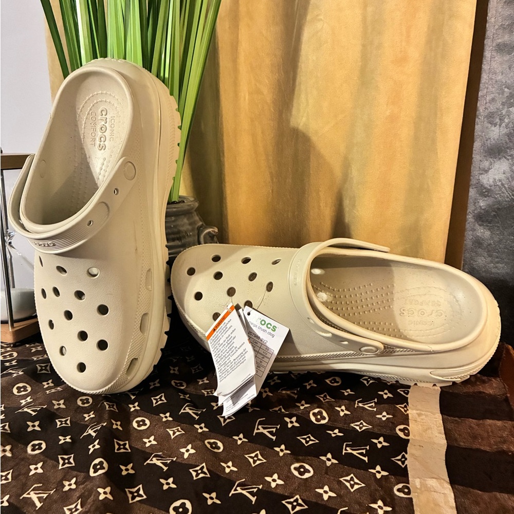 Crocs Mega Crush Clog In Cream - image 7